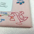 画像2: アヒルや時計、童話モチーフの手刺繍のフォトフレーム｜ピンク (2)